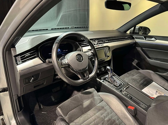 Volkswagen Passat 6 of 30