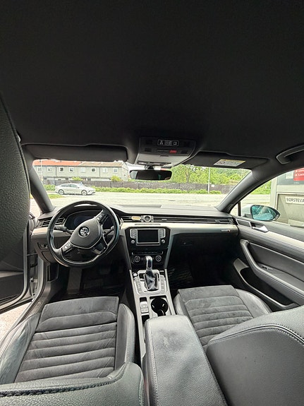 Volkswagen Passat 21 of 30