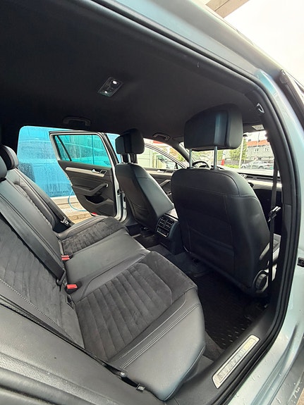 Volkswagen Passat 24 of 30