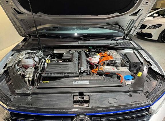 Volkswagen Passat 9 of 30