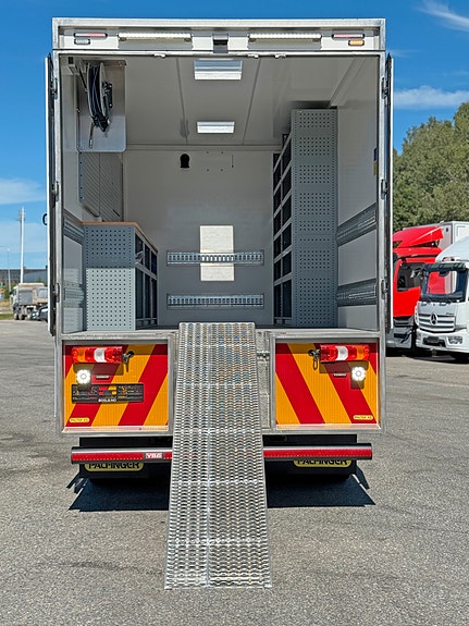 Mercedes-Benz Atego 918AF 4X4, sperre senter og bakaksel, hengerfeste, perfekt verkstedvogn / servicebil, 4325kg nyttelast, se video. 11 of 30