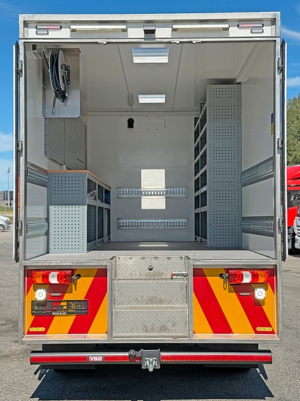 Mercedes-Benz Atego 918AF 4X4, sperre senter og bakaksel, hengerfeste, perfekt verkstedvogn / servicebil, 4325kg nyttelast, se video. 10 of 30