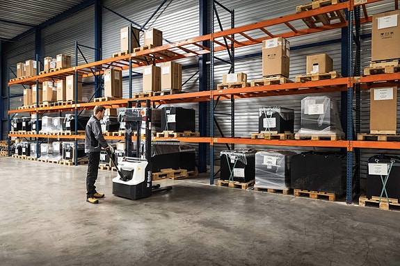 Bobcat BOBCAT LSM12N-7 – Kompakt og kraftig pallestabler med innebygd lader 8 of 9