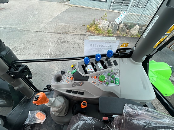 Deutz Fahr 6135 C PS 12 of 13