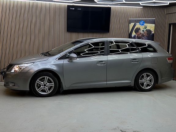 Toyota Avensis 4 of 5