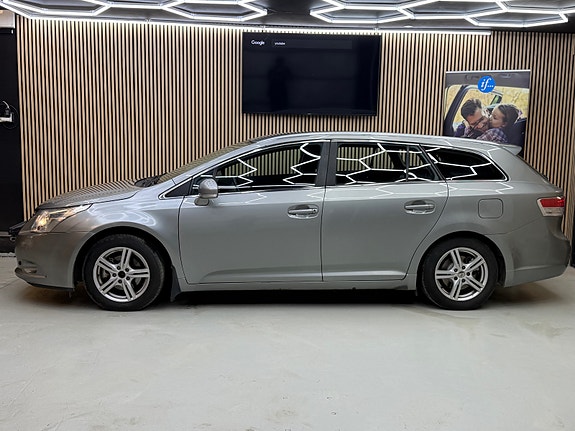 Toyota Avensis 5 of 5