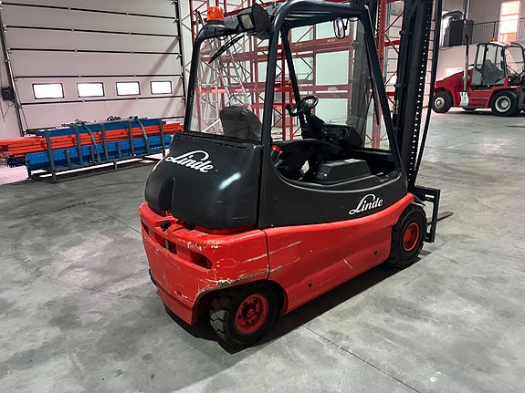 Linde E30 3 of 5