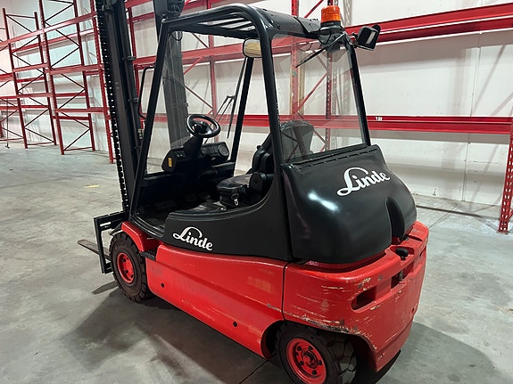 Linde E30 2 of 5