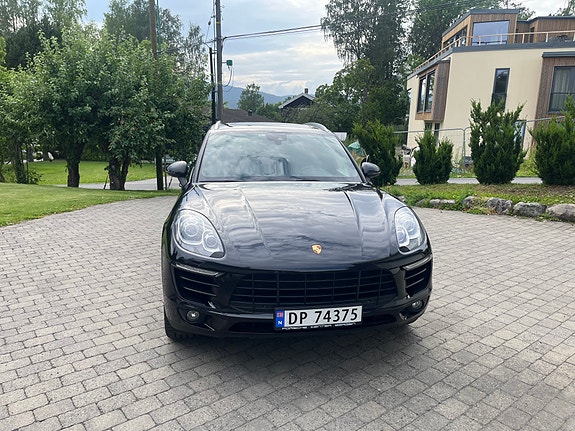Porsche Macan 4 of 14