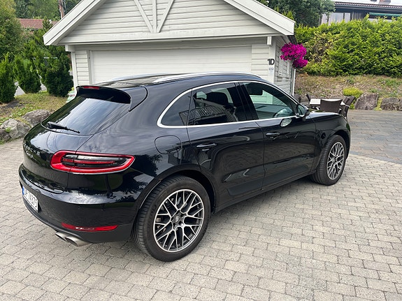 Porsche Macan 3 of 14