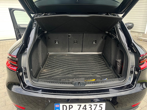 Porsche Macan 9 of 14