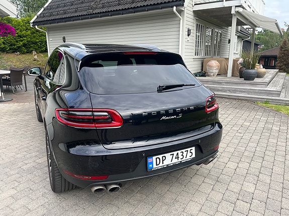 Porsche Macan 2 of 14