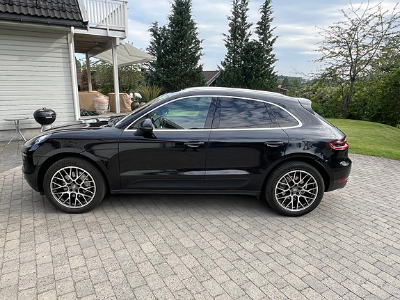 Porsche Macan 5 of 14