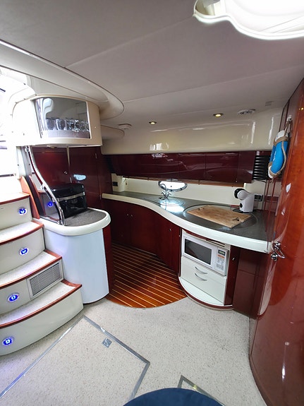 Ny pris. Meget godt vedlikeholdt Fairline 43 Targa 29 of 30