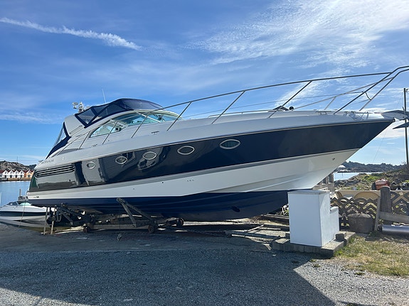 Ny pris. Meget godt vedlikeholdt Fairline 43 Targa 16 of 30