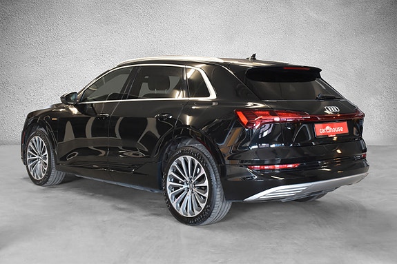 Audi e-tron 5 of 5
