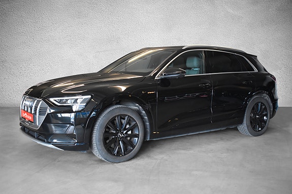 Audi e-tron 4 of 5
