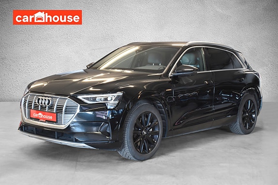 Audi e-tron 3 of 5