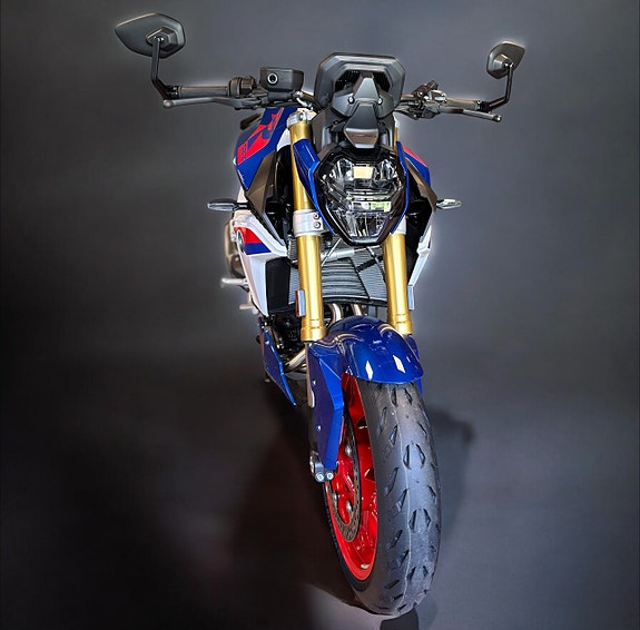 BMW F 900 R 3 of 5