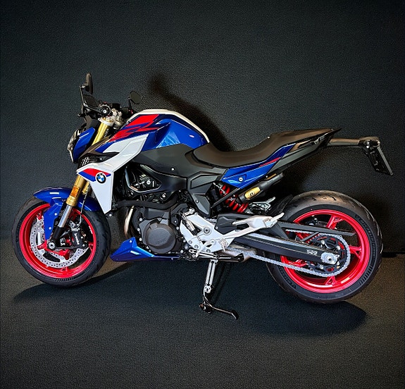 BMW F 900 R 2 of 5
