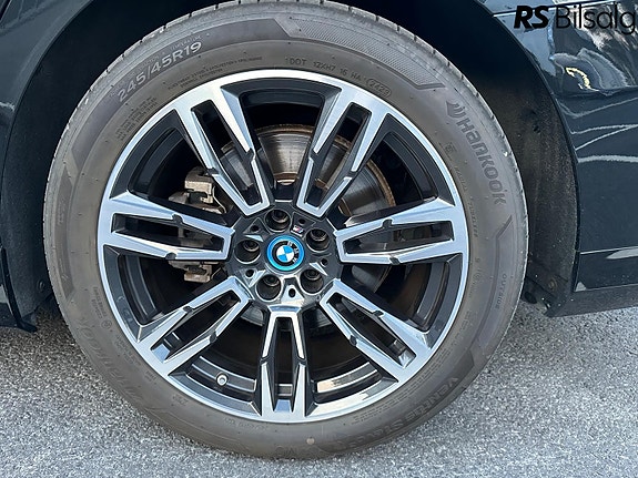 BMW i5 22 of 22