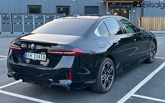 BMW i5 6 of 22
