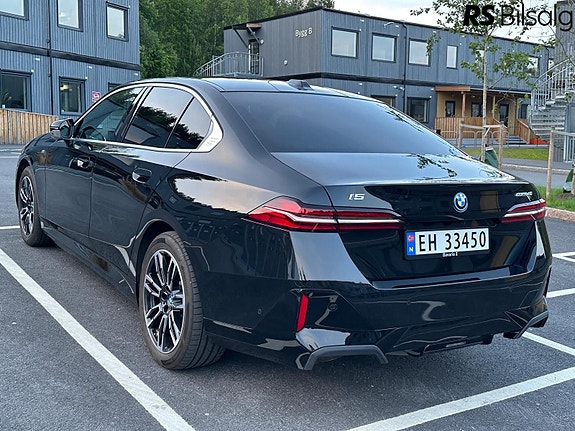 BMW i5 4 of 5