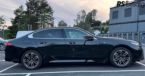 BMW i5 7 of 22