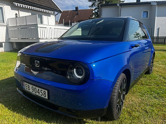 Honda e 2 of 5