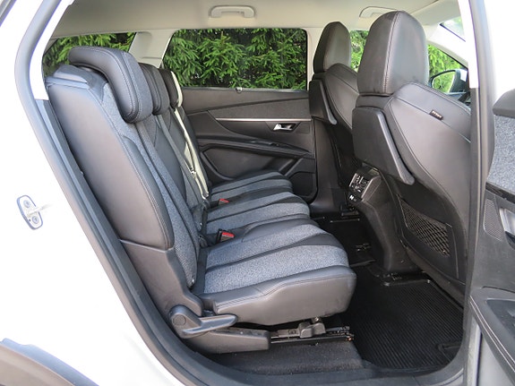 Peugeot 5008 18 of 30