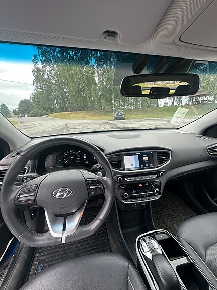 Hyundai IONIQ 12 of 13