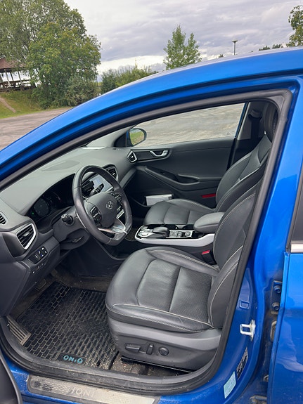 Hyundai IONIQ 11 of 13