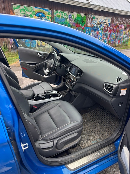 Hyundai IONIQ 7 of 13