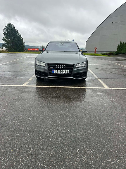 Audi A7 2 of 17