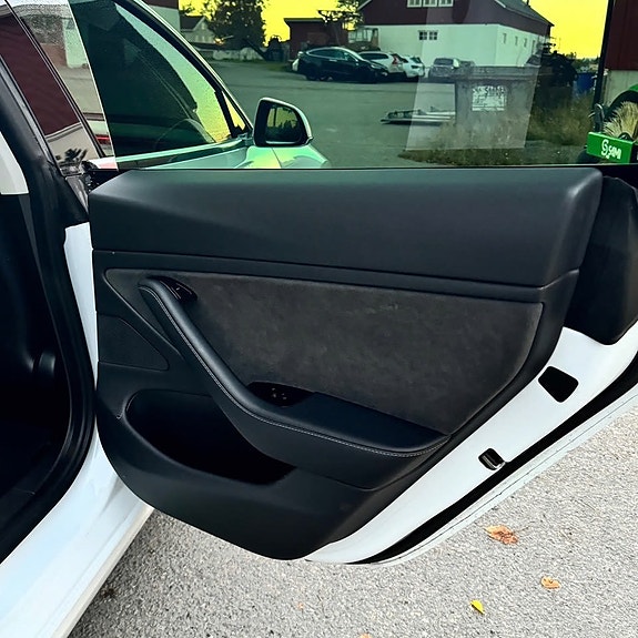 Tesla Model 3 24 of 30
