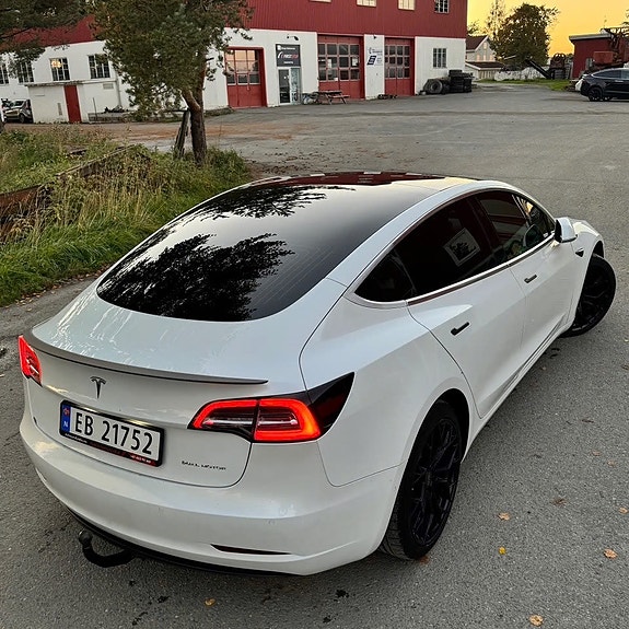 Tesla Model 3 8 of 30