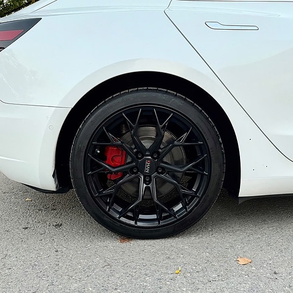 Tesla Model 3 12 of 30