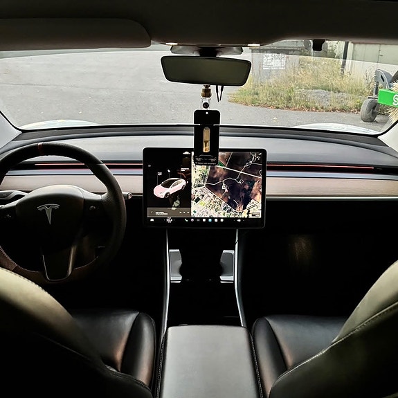 Tesla Model 3 27 of 30