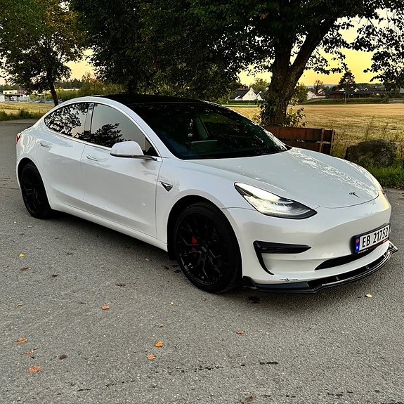 Tesla Model 3 13 of 30