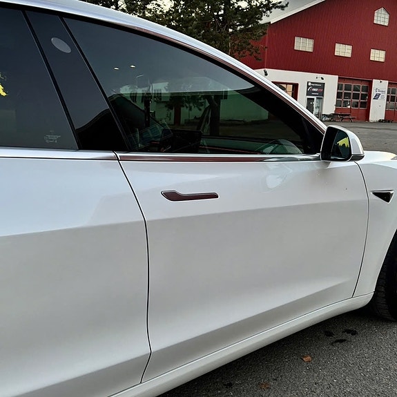 Tesla Model 3 11 of 30
