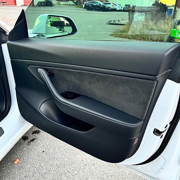Tesla Model 3 19 of 30