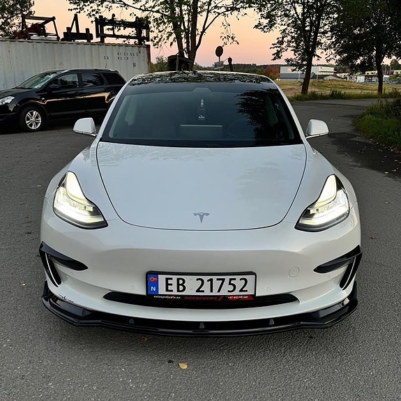 Tesla Model 3 14 of 30