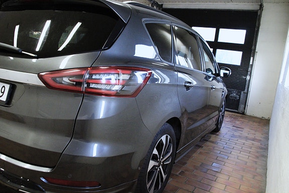 Ford S-MAX 10 of 28