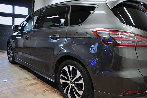 Ford S-MAX 9 of 28