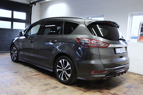 Ford S-MAX 4 of 5