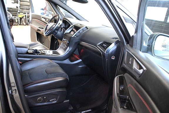 Ford S-MAX 12 of 28