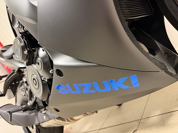 Suzuki GSX-S 1000 s 9 of 12