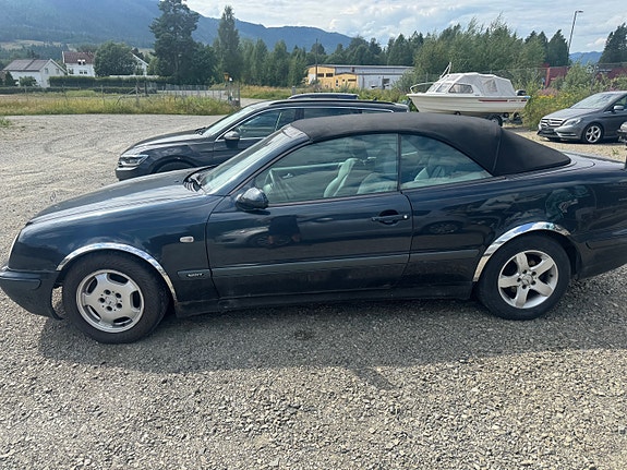 Mercedes-Benz CLK-Klasse 5 of 12