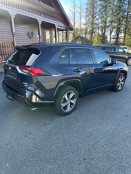 Toyota RAV4 Plug-in Hybrid 2 of 16