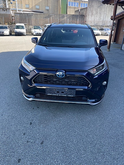 Toyota RAV4 Plug-in Hybrid 3 of 16